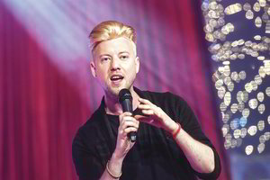 Sasha Song liko be peruko: Estijoje pasidarbavo vagys