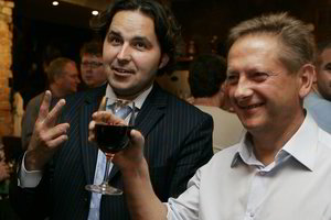 Apkūnios škotų moterys nukreipė V. Romanovo investicijas į Edinburgą