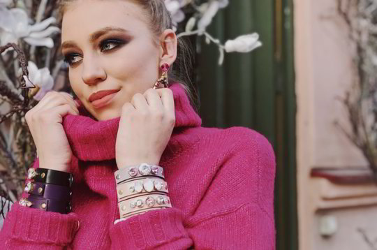 Naujoje papuošalų kolekcijoje Simona Brazdžionytė sujungė glamūrą ir geometriją