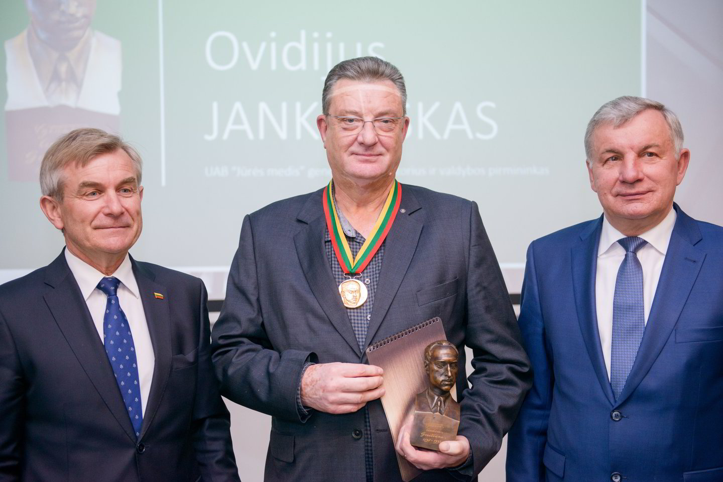 Renginyje buvo apdovanotos prograsyviausios įmonės už indėlį į mokslą ir technologijas bei eksportą.<br>J.Stacevičiaus nuotr.