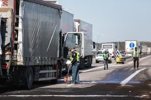 Aptiko spragą: tūkstančiai vilkikų vairuotojų gali likti be pensijos