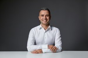 Naujausių technologijų dovana – dantų tiesinimas be breketų