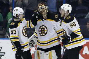 „Bruins“ ledo ritulininkai pateko į NHL Rytų konferencijos pusfinalį