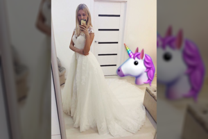 Modelis Deimantė Guobytė parduoda vestuvinę suknelę