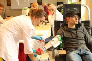 Lietuvos muzikos žvaigždės aukojo kraują: tikslas - kova su piratavimu