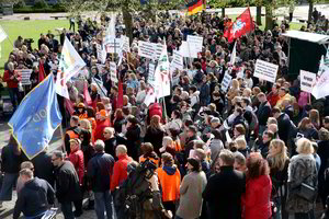 Medikai mėgina budinti komoje esančią valdžią