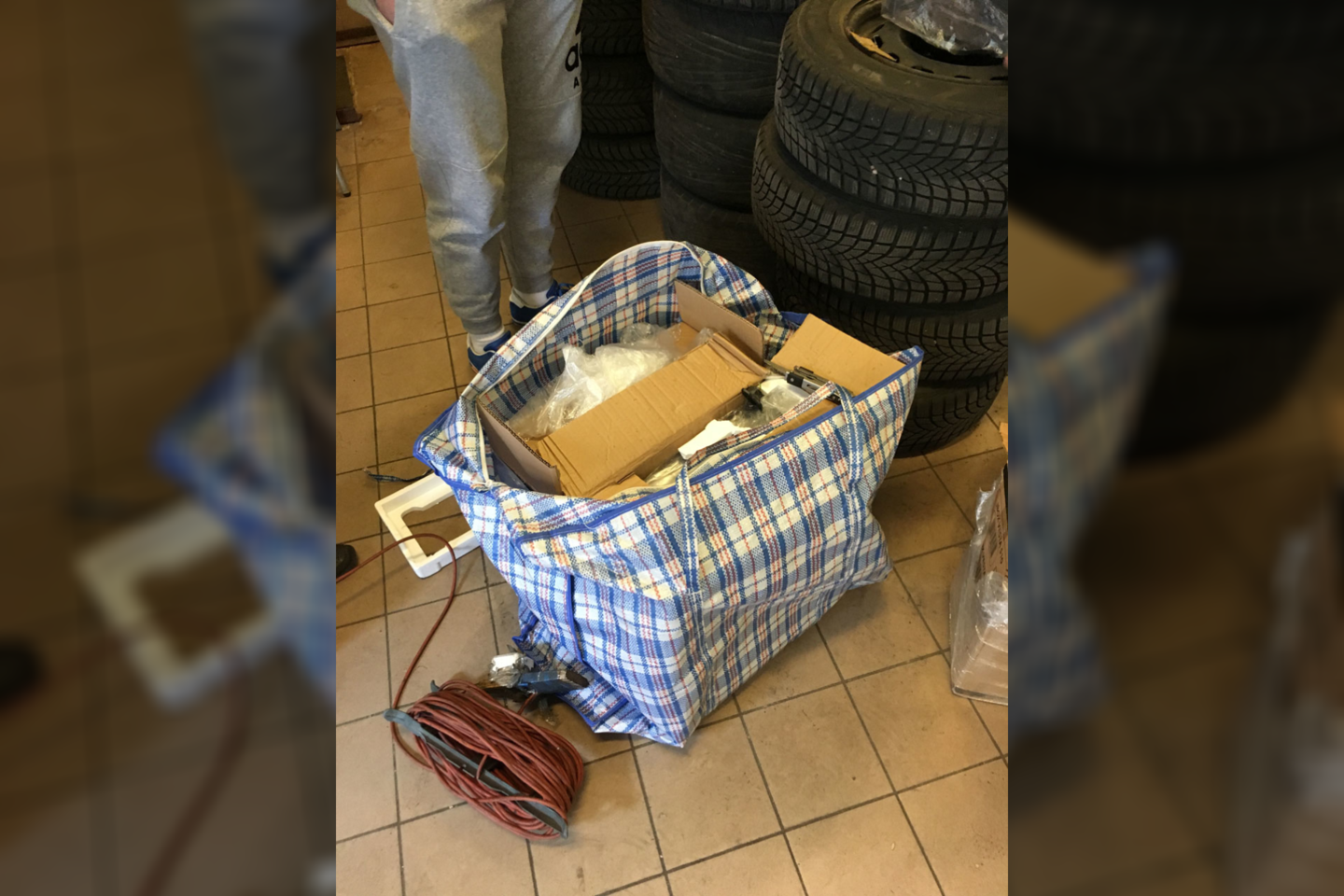 Patikrinimas Vilniuje: stacionariuose kompiuteriuose – kontrabanda.<br>Policijos nuotr.