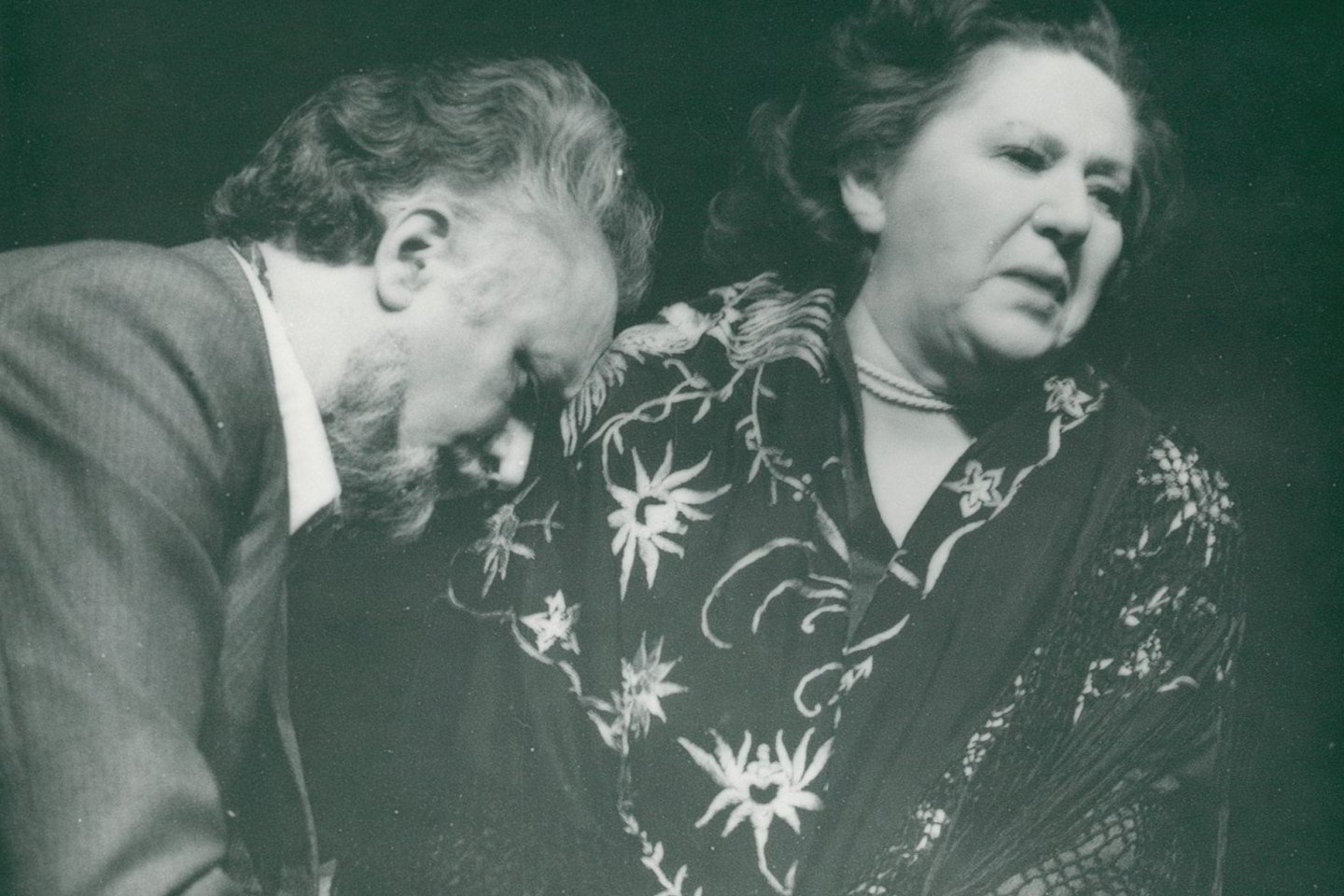 E.F.Albee’is. „Viskas baigta“. M.Mironaitė – Žmona, Algimantas Bružas – Geriausias draugas. Lietuvos SSR valstybinis akademinis dramos teatras, 1982 m.