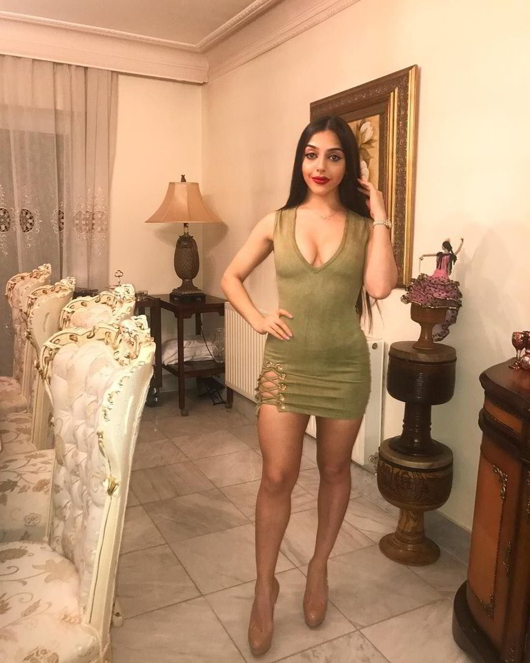 Savo nuotraukose mergina demonstruoja prabangų gyvenimo būdą.<br> Instagram nuotr.