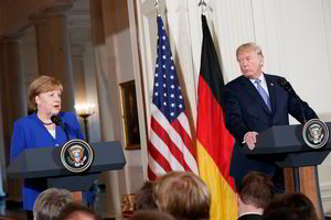 Donaldas Trumpas giria Angelą Merkel, bet nelinkęs nusileisti dėl prekybos ir Irano