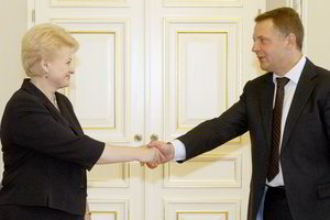 Slaptas susirašinėjimas: prezidentė dėl S. Skvernelio daug anksčiau įžvelgė grėsmę