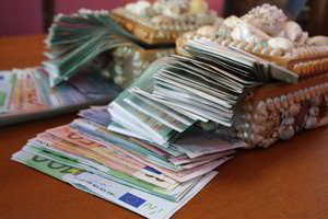 Geros slėptuvės – litus vis dar krapšto ir iš skardinių, ir iš palėpių