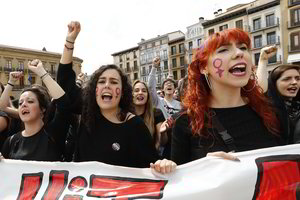 Keistas nuosprendis išprievartavimo byloje Ispanijoje sukėlė masinius protestus