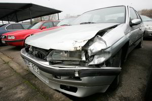 Svarbu vairuotojams: keičiasi automobilių išregistravimo tvarka