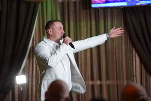 Skandalingasis T. Bagdonavičius pristato dainą ir atskleidžia intrigą šeimoje