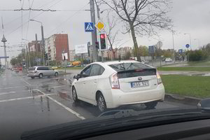 Prie šviesoforo išsitraukė kamerą – už tokius dalykus gresia bauda