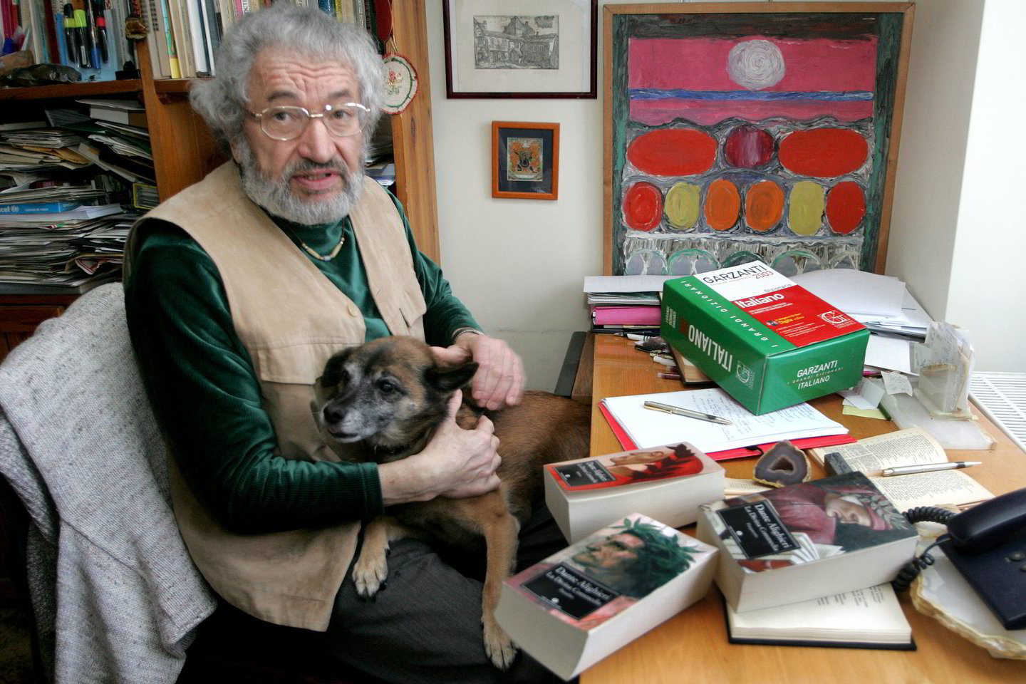 Rašytojas Sigitas Geda su šuniuku<br>R.Jurgaičio nuotr.