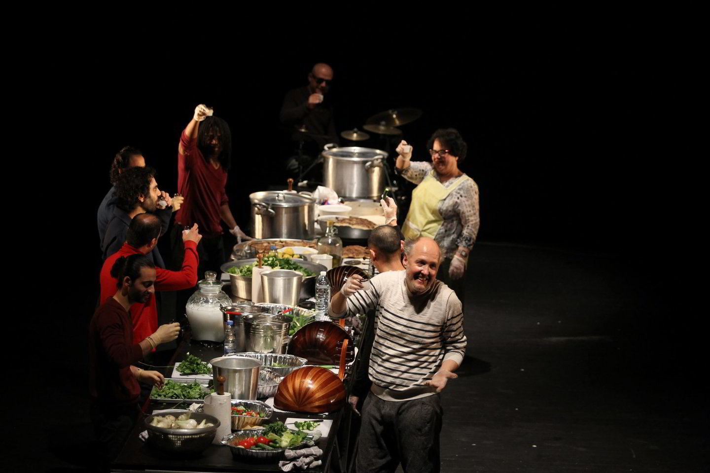 Festivalį atidarys savitas libaniečių choreografo O.Rajeho spektaklis „Mūsų namai“.