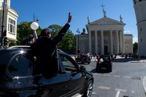 Gėlių mokytojai nedovanojęs abiturientas baigiant mokyklą pasigailėjo