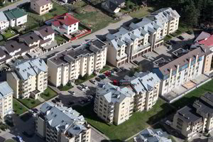 Be skaičiaus dygstantys kotedžai – kodėl statytojai entuziastingai jų ėmėsi