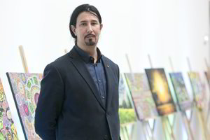 2 metrų ūgio kelmiškis su sunkią negalią turinčiais vaikais kuria stebuklus