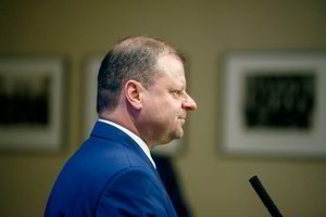 Teisingumo ministro – nė su žiburiu: įžvelgė politinės korupcijos bylos šešėlį