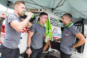 Geriausių automobilių mechanikų įgūdžiai atsiskleidžia sudėtingose lenktynėse