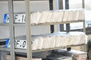 Nematyti valstybiniai numeriai sutrikdė vairuotoją: tai legalu?