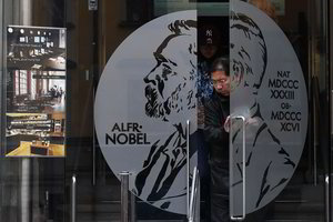 Po seksualinio priekabiavimo skandalo šiemet nebus teikiama prestižinė Nobelio premija
