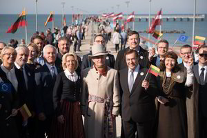 V. Pranckietis jungiasi prie R. Karbauskio – pasipuošė tautiniu kostiumu