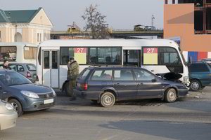 Opelio įsiutintas autobuso vairuotojas panoro pamokyti – pats gavo pamoką