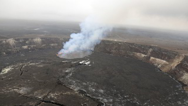 Havajuose pradėjo veržtis ugnikalnis, žmonėms nurodyta evakuotis