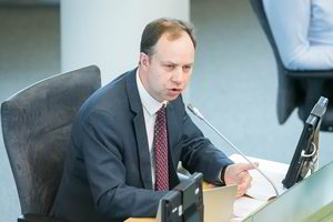 Nusprendė, kaip konkrečiai didins medikų algas