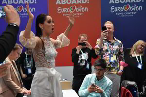 Itin brangų pasirodymą paruošusi estė „Eurovizijoje“ dėmesio siekia neįprastu būdu