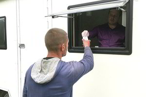 Mirtį sėjančio čigonų taboro klientai: tokių žmonių čia pamatyti nesitiki