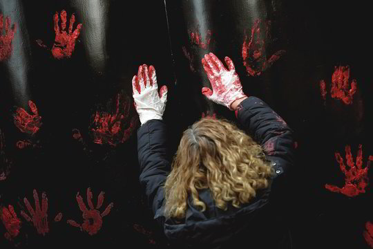 Ispanės stojo ginti žiauriai išniekintos merginos