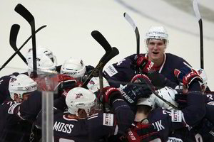 Pasaulio ledo ritulio čempionato starte – rusų ir amerikiečių pergales