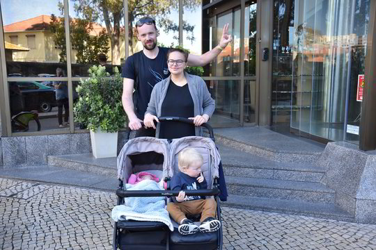 Su šeima į „Euroviziją“ atvykęs dainos autorius V. Bikus: „Tikrai nesinervinkite dėl Ievos“