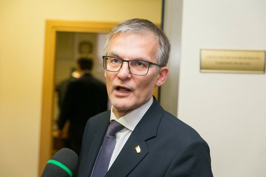 Du socialdemokratai nori pristabdyti įstatymų svarstymą skubos tvarka