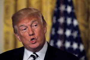 Britanija viliasi išsklaidyti Trumpo susirūpinimą dėl susitarimo su Iranu