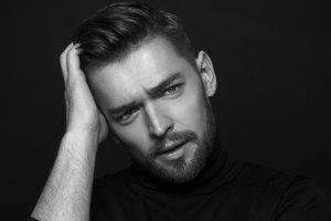 Premjera: TV projekto laimėtojas Jurijus Veklenko pristato naują kūrinį „Kartais“