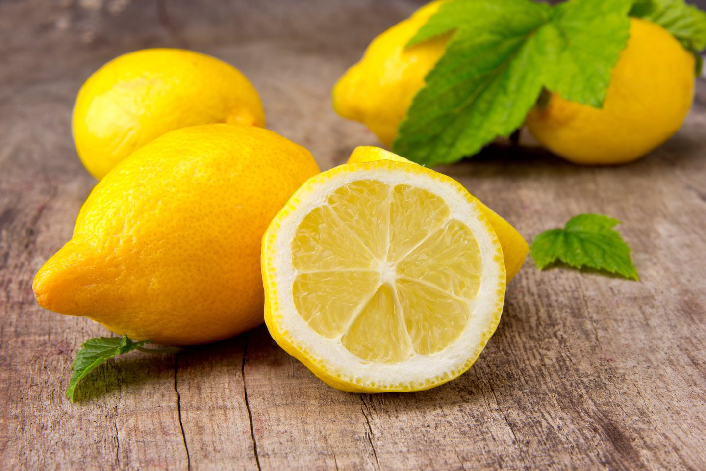 Jeigu nieko nedarysite, perpjautos citrinos išsiliakys šaldytuve vos 3-4 dienas.<br>123rf.com nuotr.