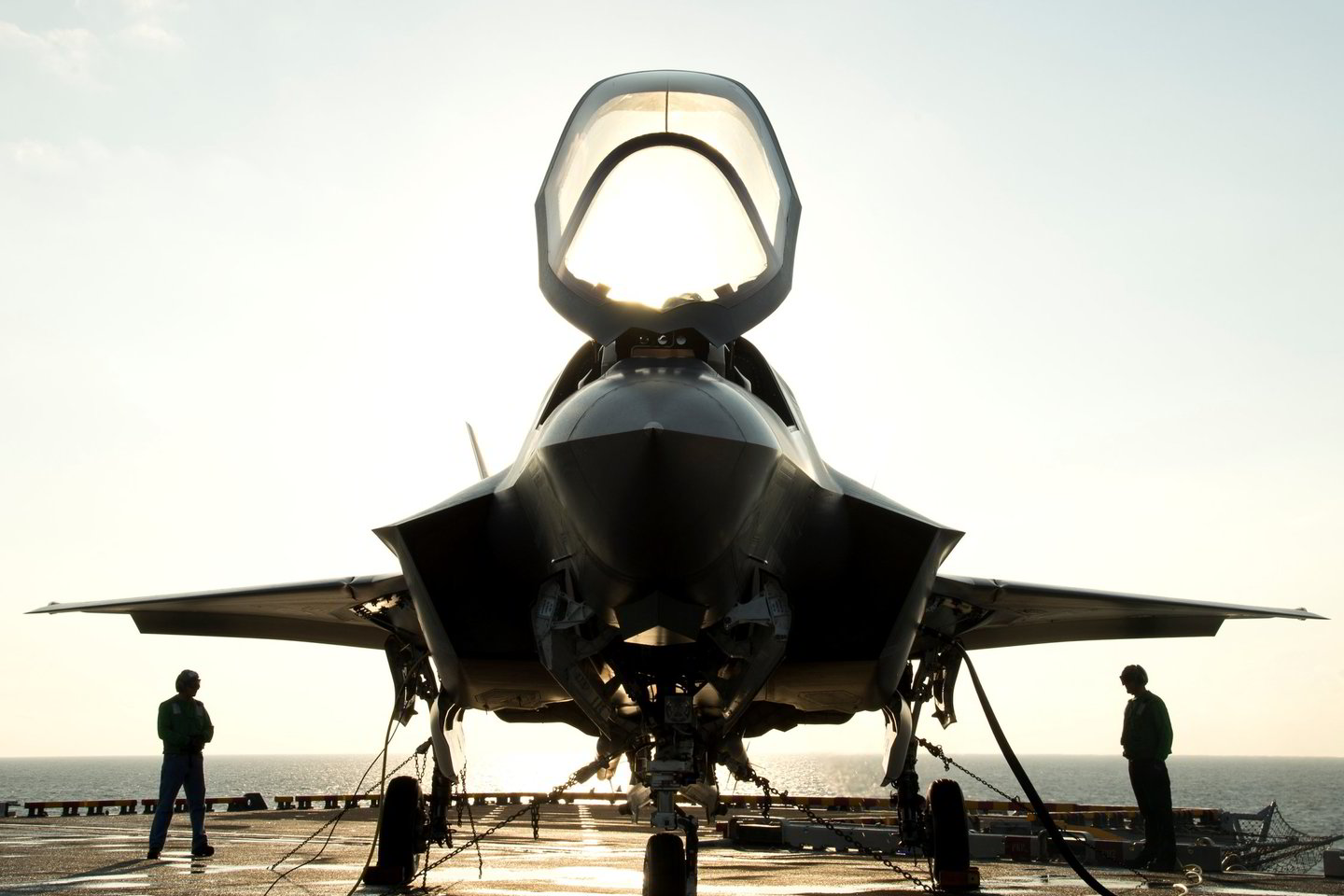  „F-35B“ versija — tai, kuo visi žavisi. Viduje turi paslėptą papildomą variklį, kuriuo įmanoma kilti ir leistis vertikaliuoju būdu.<br>Reuters / Scanpix nuotr.