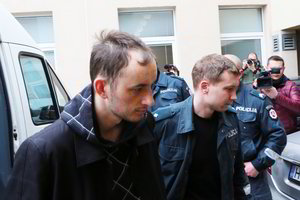 Teismo posėdis dėl savo šeimos budelio atidedamas, procesas vyks be jo