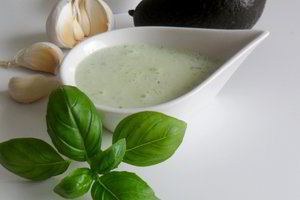 Jogurtinis padažas, kurį galima valgyti be jokio sąžinės graužimo 