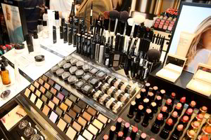 Tramdys rusiškos ir kiniškos kosmetikos pardavėjus – tikrins ir baus