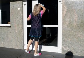 Daugybė lietuvių plėšosi per kelis darbus: ir vardan ko?