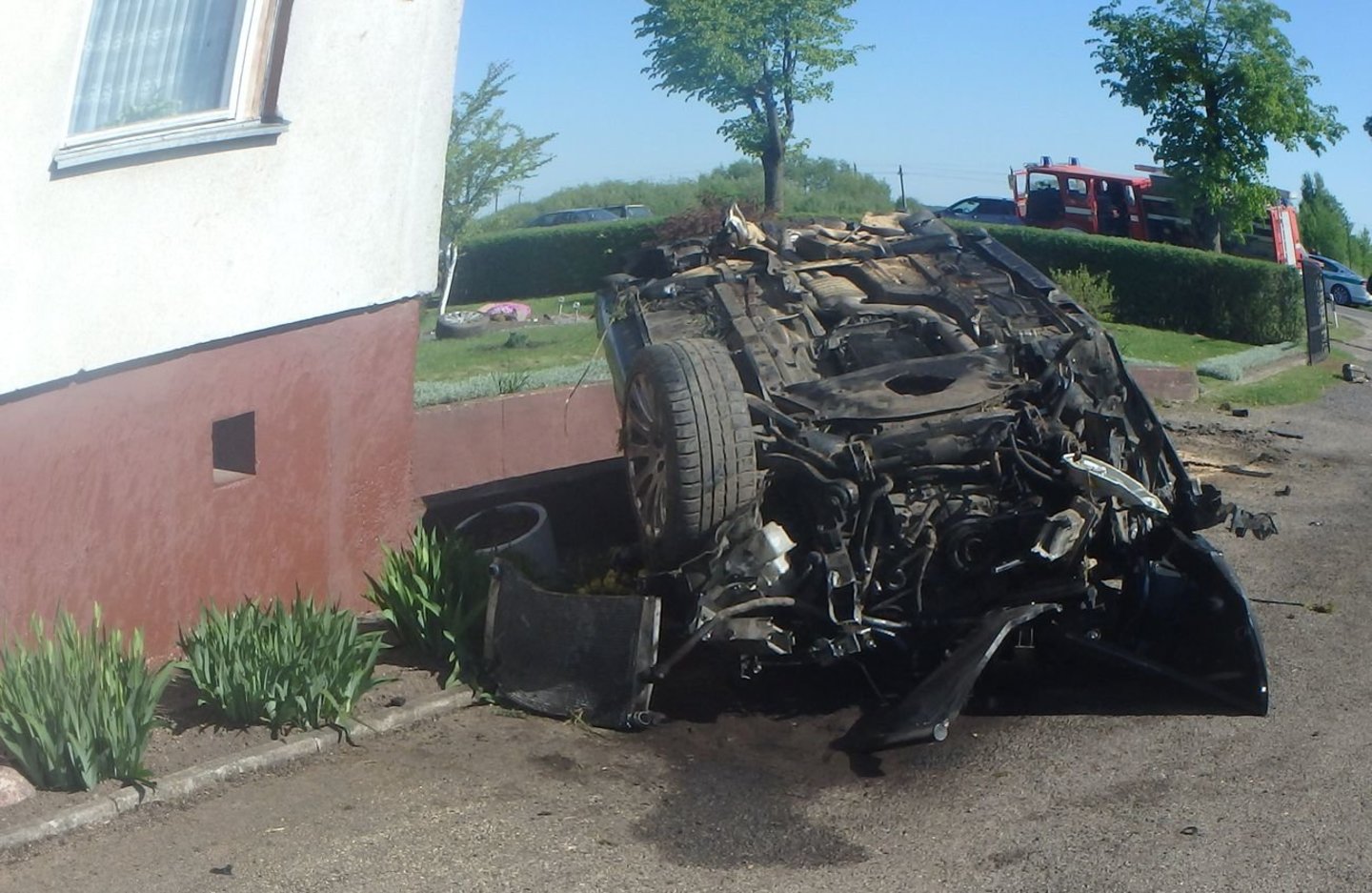  Kauno rajone apvirtus BMW, politraumas patyrė 19-metė vairuotoja ir kartu su ja vykusi 18 metų draugė.<br> Kauno policijos nuotr.