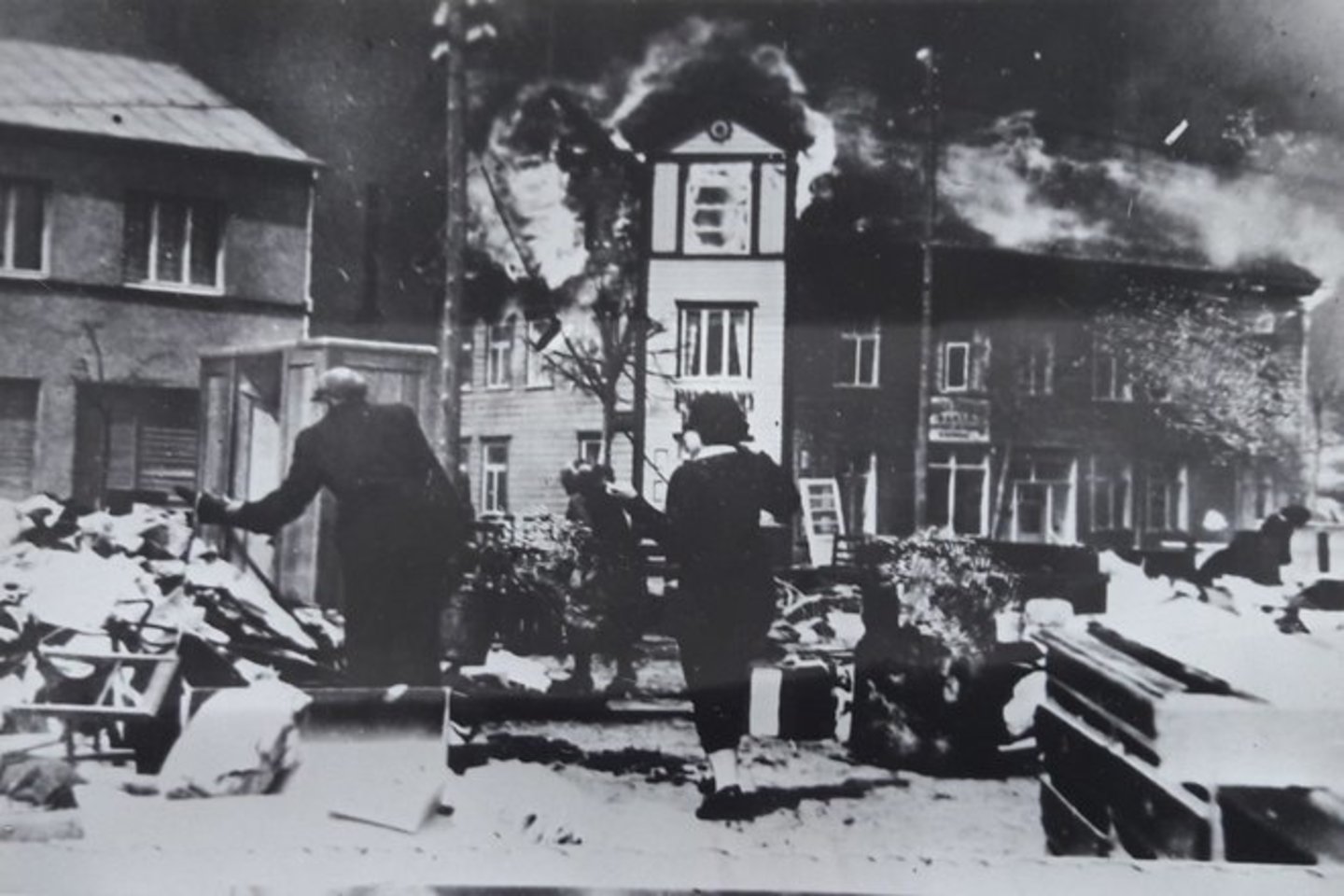 1938 m. Palangos gaisro metu dega Vytauto gatvėje B.Gutmano namas.