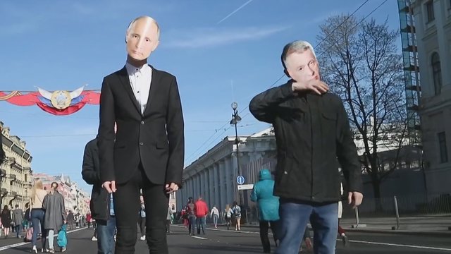 Sankt Peterburgo jaunimas pasišaipė iš Vladimiro Putino inauguracijos